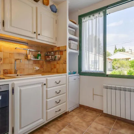Cozy On The First Floor, Within Walking Distance Of Βίλα Vachères
