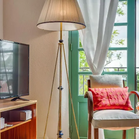 Cozy On The First Floor, Within Walking Distance Of *