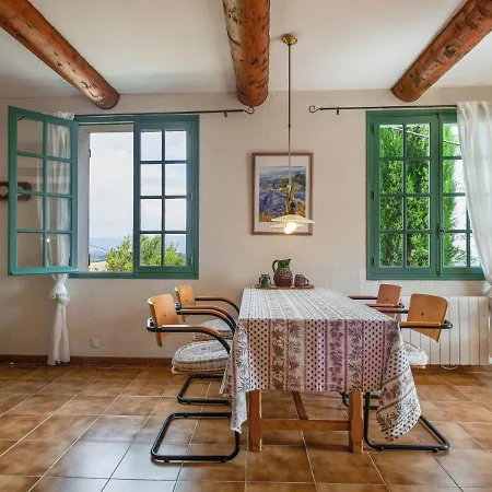 Cozy On The First Floor, Within Walking Distance Of