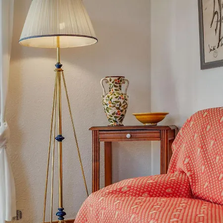 Cozy On The First Floor, Within Walking Distance Of *