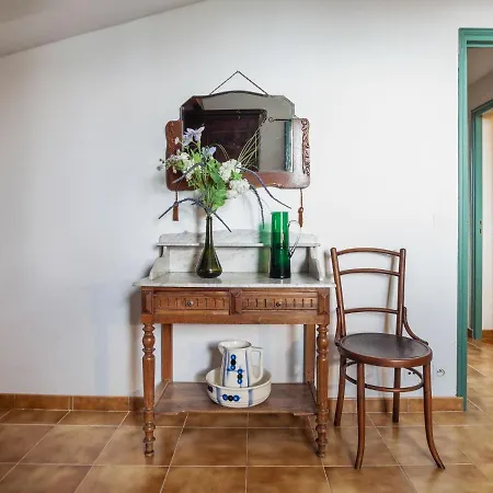 Βίλα Cozy On The First Floor, Within Walking Distance Of